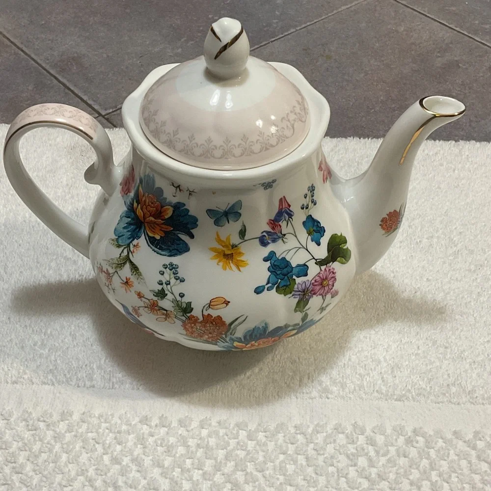 Bluebird and Willow CO UK beautiful teapot